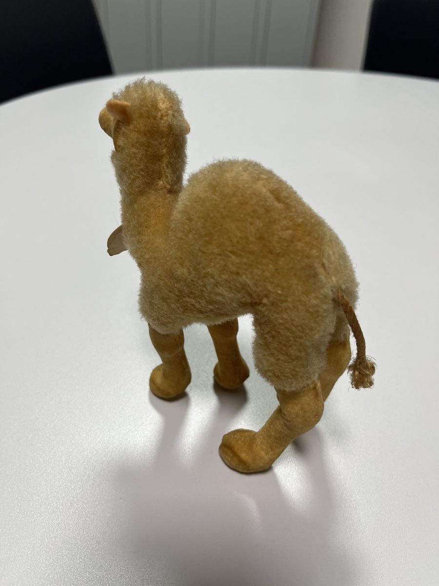 Steiff Giocattoli: Steiff Dromedar mit Steiff-Brustschild stehend – Usato da Dietikon venduto da cre8different 1