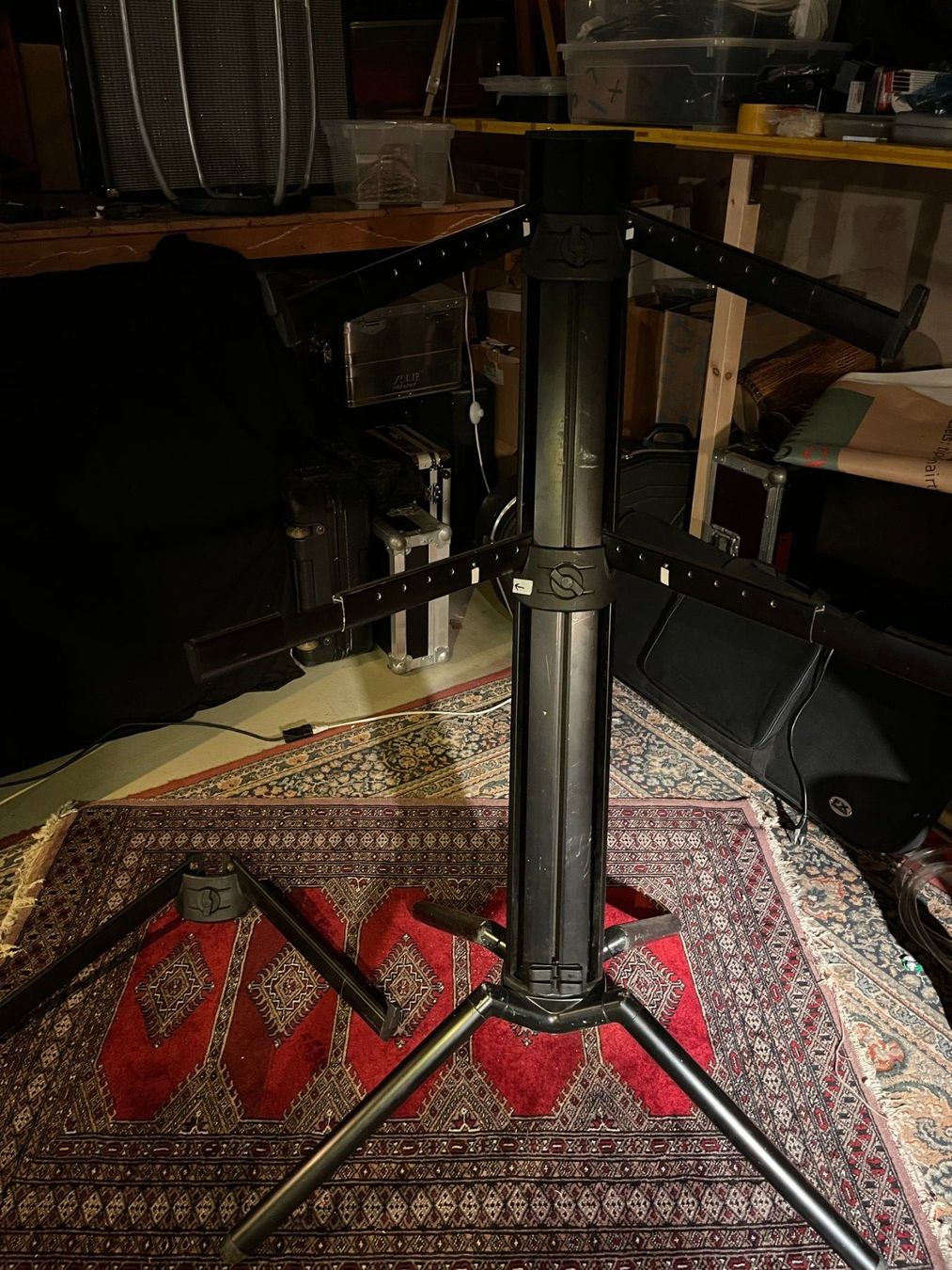 König & Meyer Supporti per strumenti musicali & leggii: König & Meyer 18860 Spider Pro Säulenstativ – Usato da Bern venduto da PJB