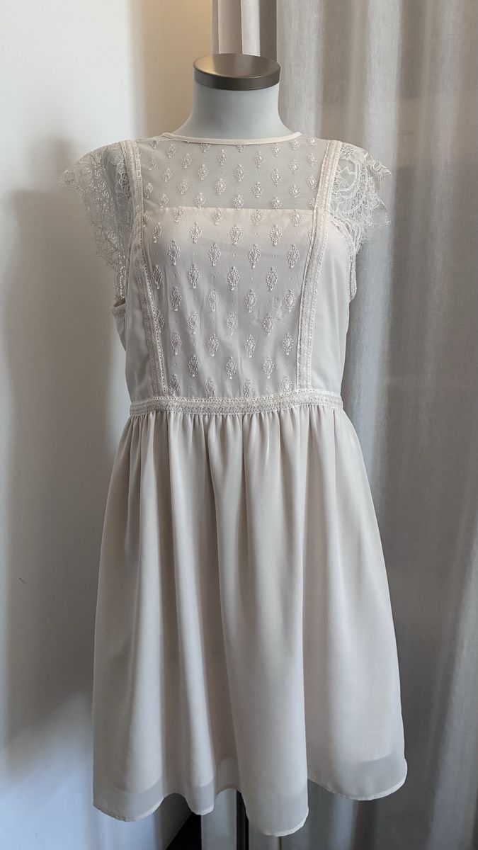 Vestiti: Kleid Spitze Creme Kurzarm Grösse ca 42 – Nuovo (secondo la descrizione) da Bäretswil venduto da Viechel