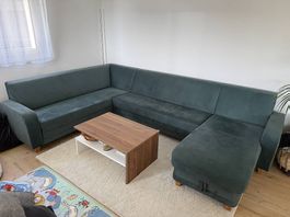 Großes grünes Ecksofa mit Schlaffunktion, sehr guter Zustand