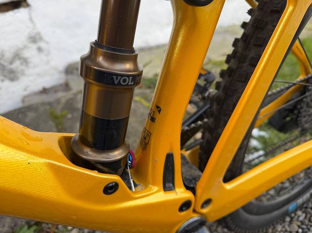 BMC Biciclette: BMC Fourstroke 01 One Gold Flake letze Change – Usato da Luzern venduto da Lightrooms 1