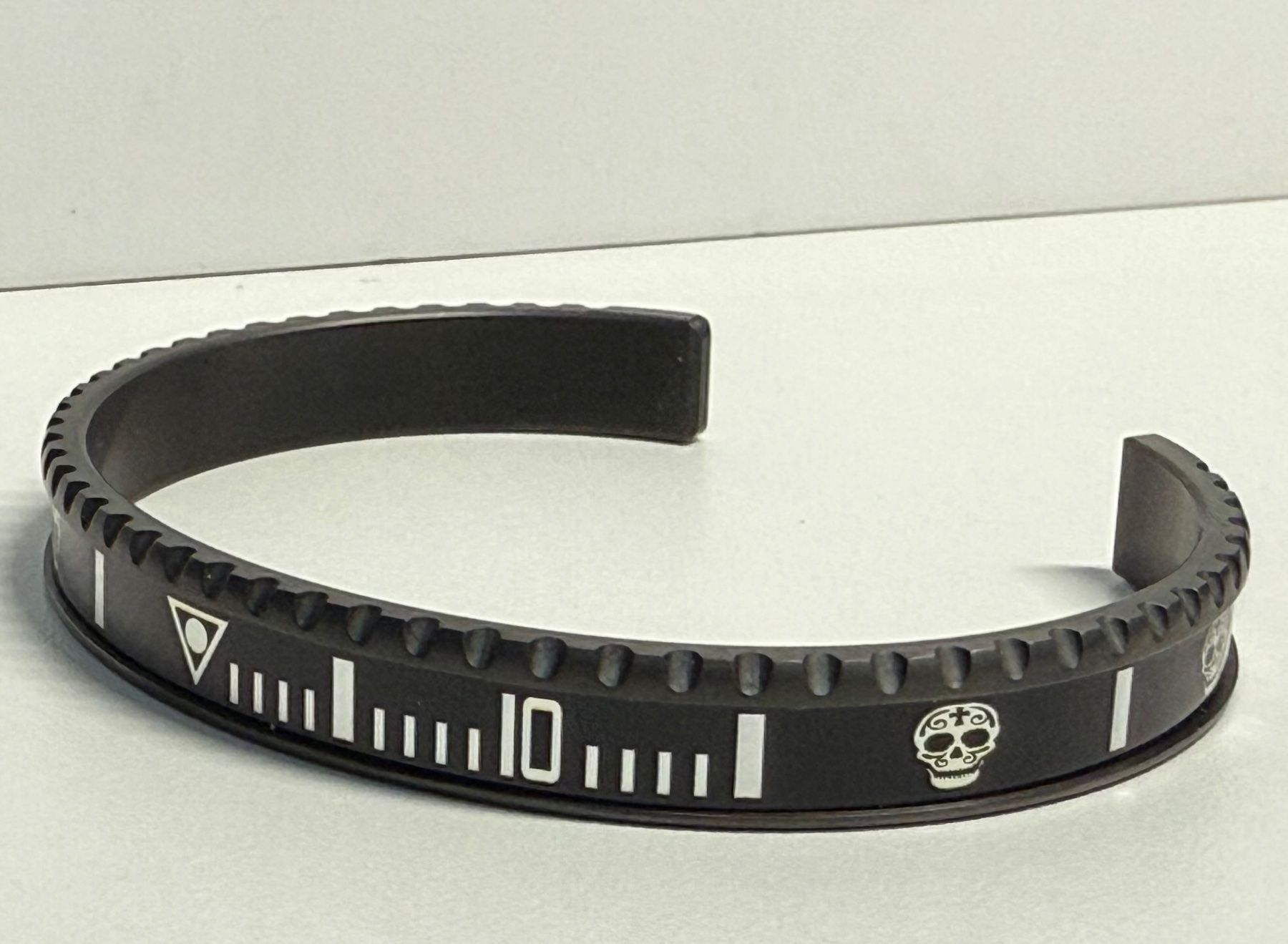 Bracciali & Braccialetti: Bracelet Speedometer Skull Noir – Usato da Denges venduto da peumens 1
