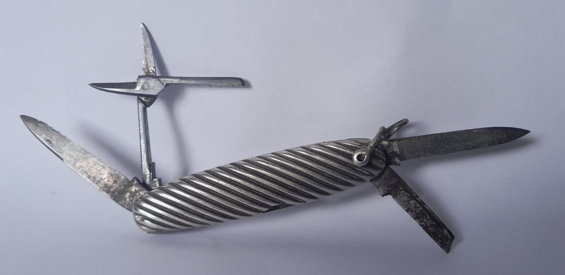 Coltelli tascabile: Taschenmesser Metall geriffelt mit Schere  – Usato da Biel-Benken BL venduto da Sternstaub 1