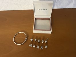 Pandora Armband mit 10 Charms inklusive Schmuckbox
