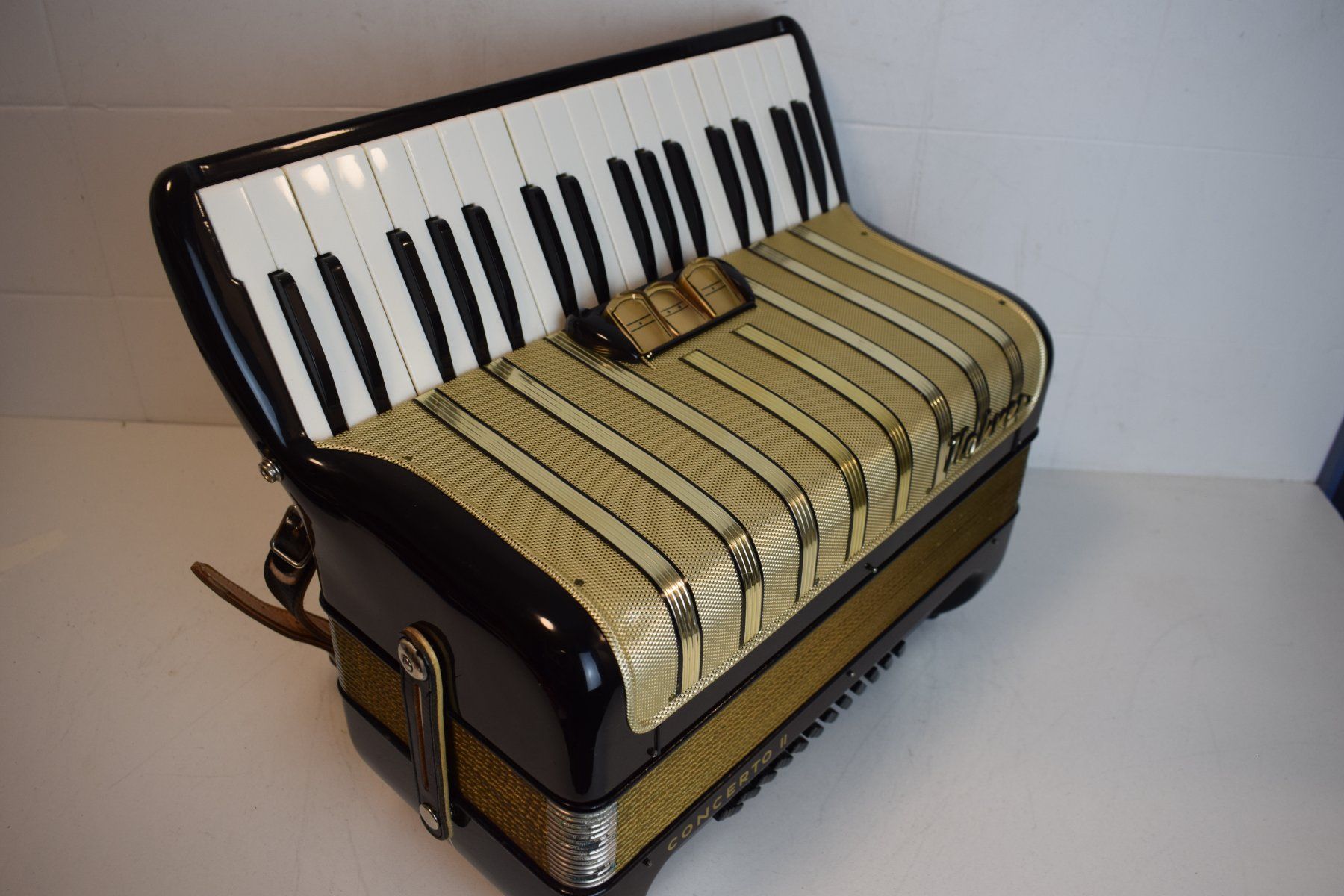 Hohner Strumenti musicali: Akkordeon chromatisch Hohner Concerto II – Usato da Zürich venduto da baumusik 1