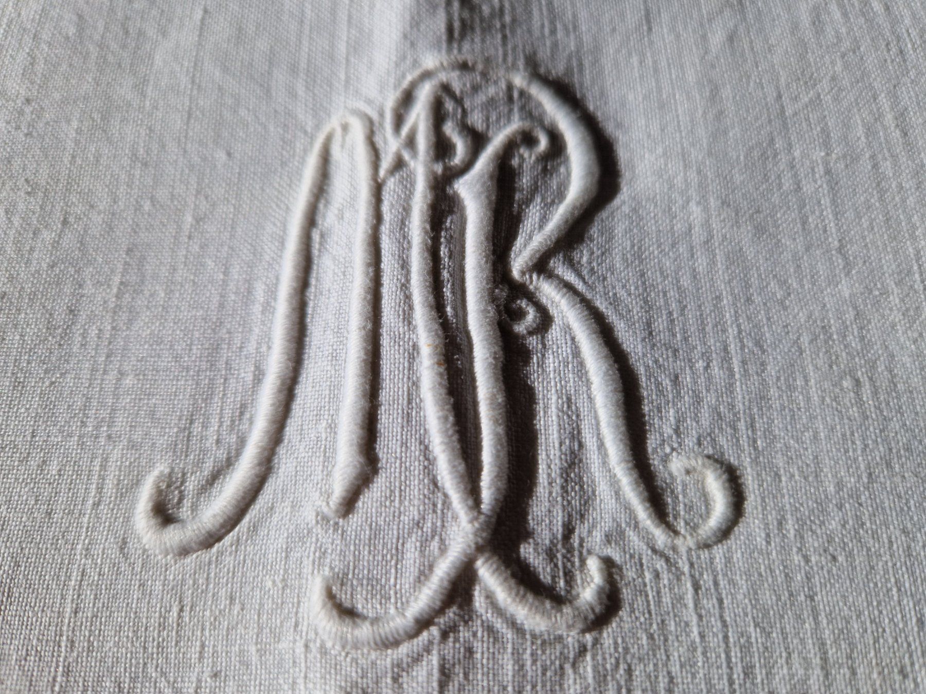 Biancheria da letto: Leinen Kissenbezug mit Monogramm MR – Usato da Bern venduto da Antikbatik 2