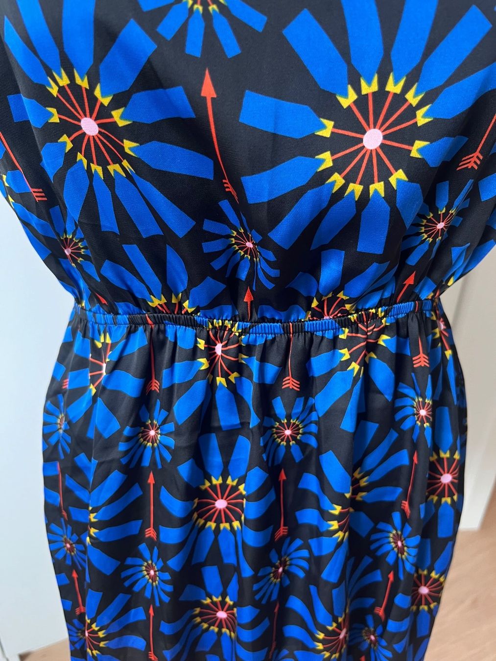 Kleider: Fossil Kleid mit geometrischem Muster Grösse M – Gebraucht aus Frenkendorf von klourenco 1