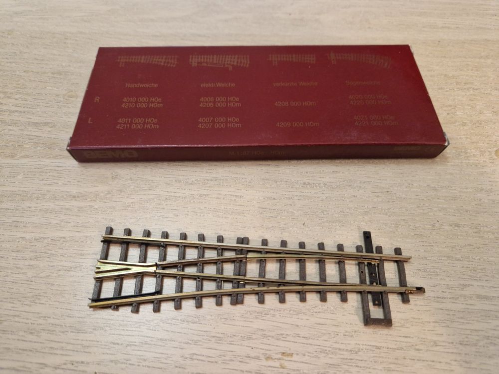 Bemo Modelleisenbahnen: Bemo 4210 000 weiche rechts H0m (3) – Gebraucht aus St-Aubin-Sauges von tantome