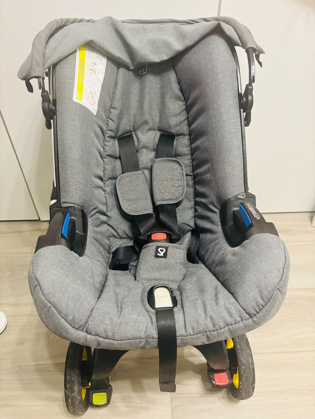 Doona Seggiolini per auto: Doona Kindersitz mit Kinderwagenfunktion grau – Usato da Grand-Lancy venduto da zeltiia 1