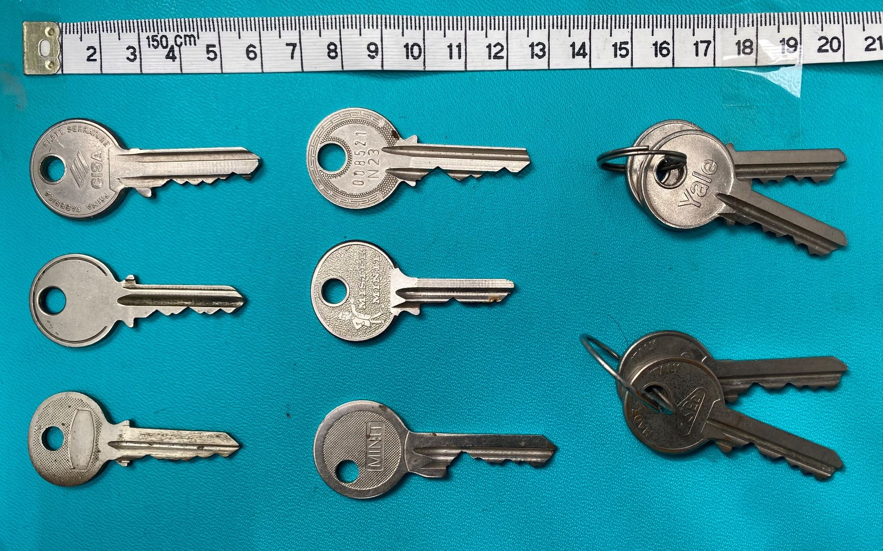 Schlüssel: 10 Stk. gezackte Schlüssel / 10 pces clés – Gebraucht aus Schnottwil von Chasarmar 2