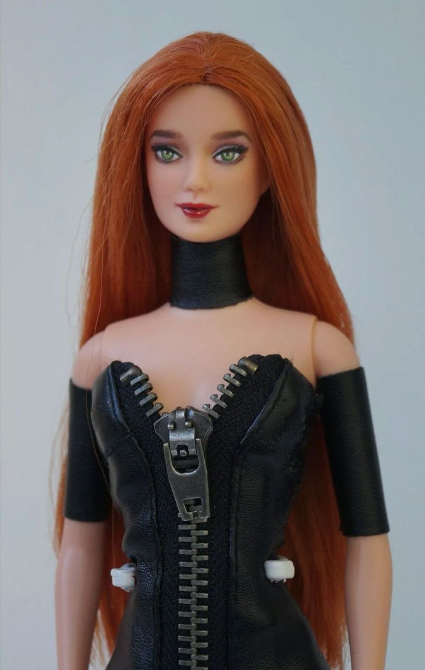Bambole: Schöne Barbie repainted inkl. Kleid – Usato da Niederbipp venduto da kevintifu20 3