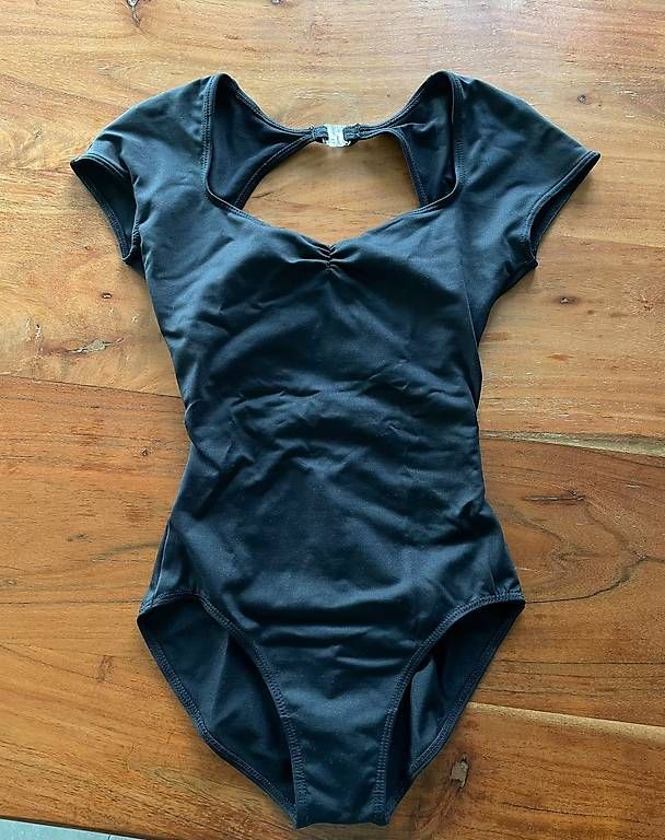 Scarpe, pantaloni & magliette da ginnastica: Ballettbody und Wickelrock – Usato da Wil venduto da pechrithurwil 2