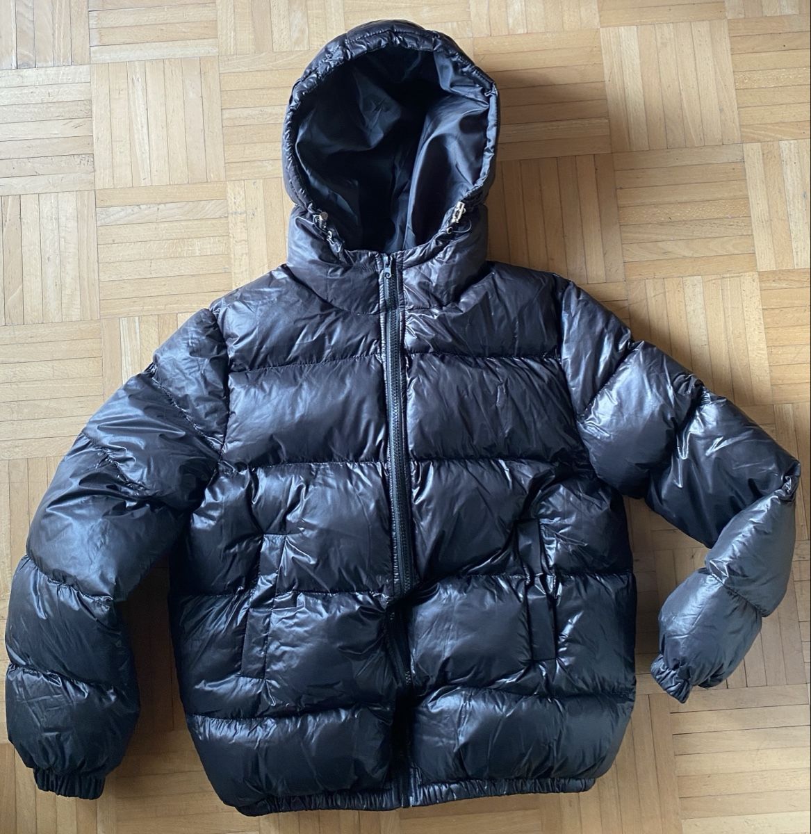 Giacche: Schwarze Jacke mit Kapuze – Nuovo (secondo la descrizione) da Sarnen venduto da Paris99