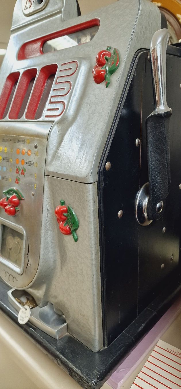 Slot Machine: Mills Cherry slot machine – Usato da Geroldswil venduto da jukeman 2