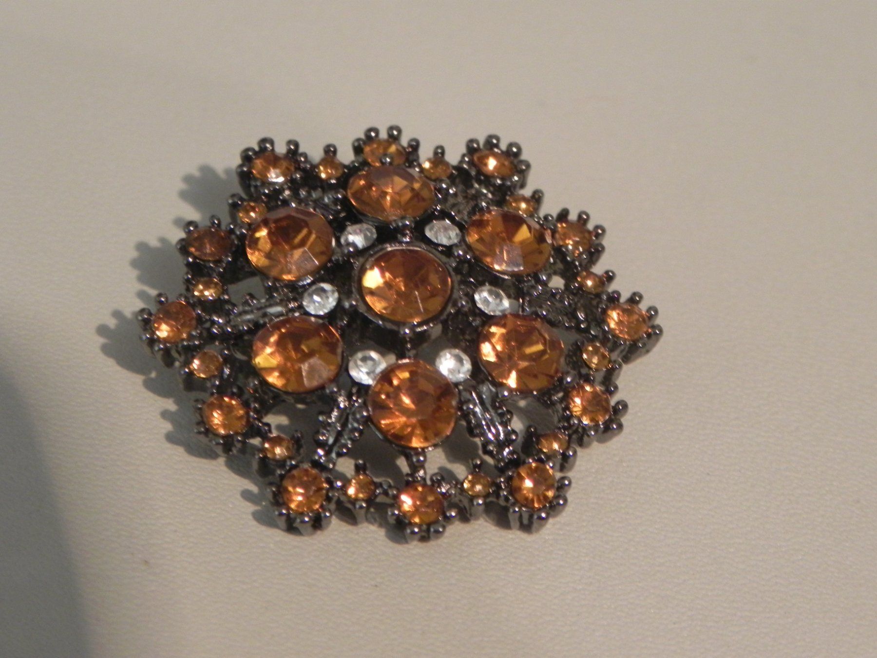 Broschen & Nadeln: Vintage Brosche mit Strass – Gebraucht aus Minusio von Lory64
