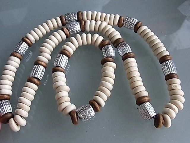 Catenine: Kette und Armband aus Holz, hell – Nuovo e nell'imballaggio originale da Alpnachstad venduto da perlengaby 1