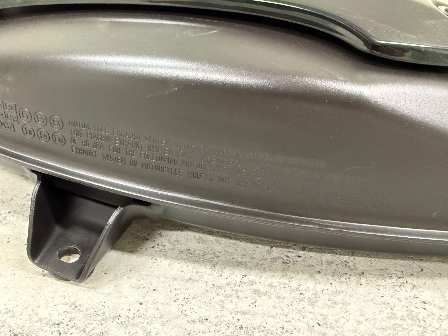 Alle Rollerersatzteile: Piaggio Vespa Auspuff schwarz Glanz – Gebraucht aus Seuzach von kat_5qwy 3