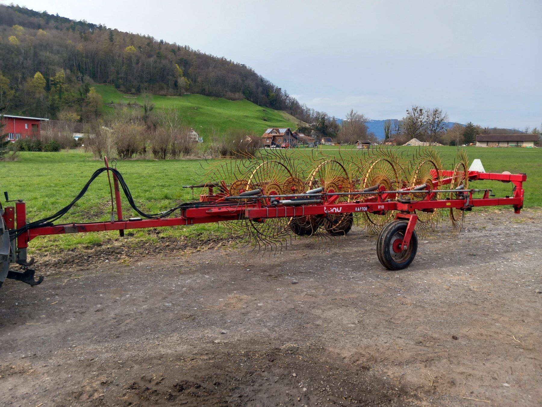 Raccolta foraggio grezzo: Sternradrechen Tonutti Raptor V10 – Usato da Oberriet venduto da Claudia3733 3
