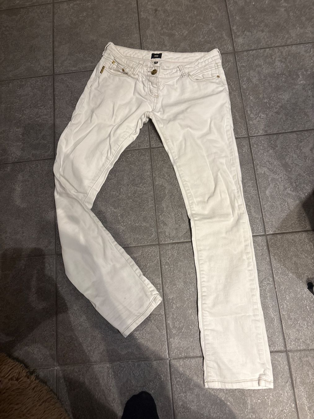 Jeans: Weisse Damenenjeans Gr. 38 – Gebraucht aus Andwil SG von schmei