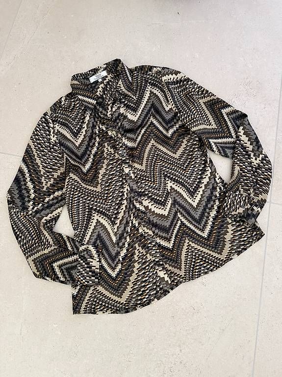 Chemisiers: ZigZag Bluse Gr. M-L – D'occasion à Merlischachen par GlamGarb