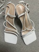 Weisse Schnürschuhe mit Absatz