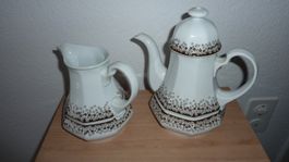 neue kaffeekanne  und milchkrug