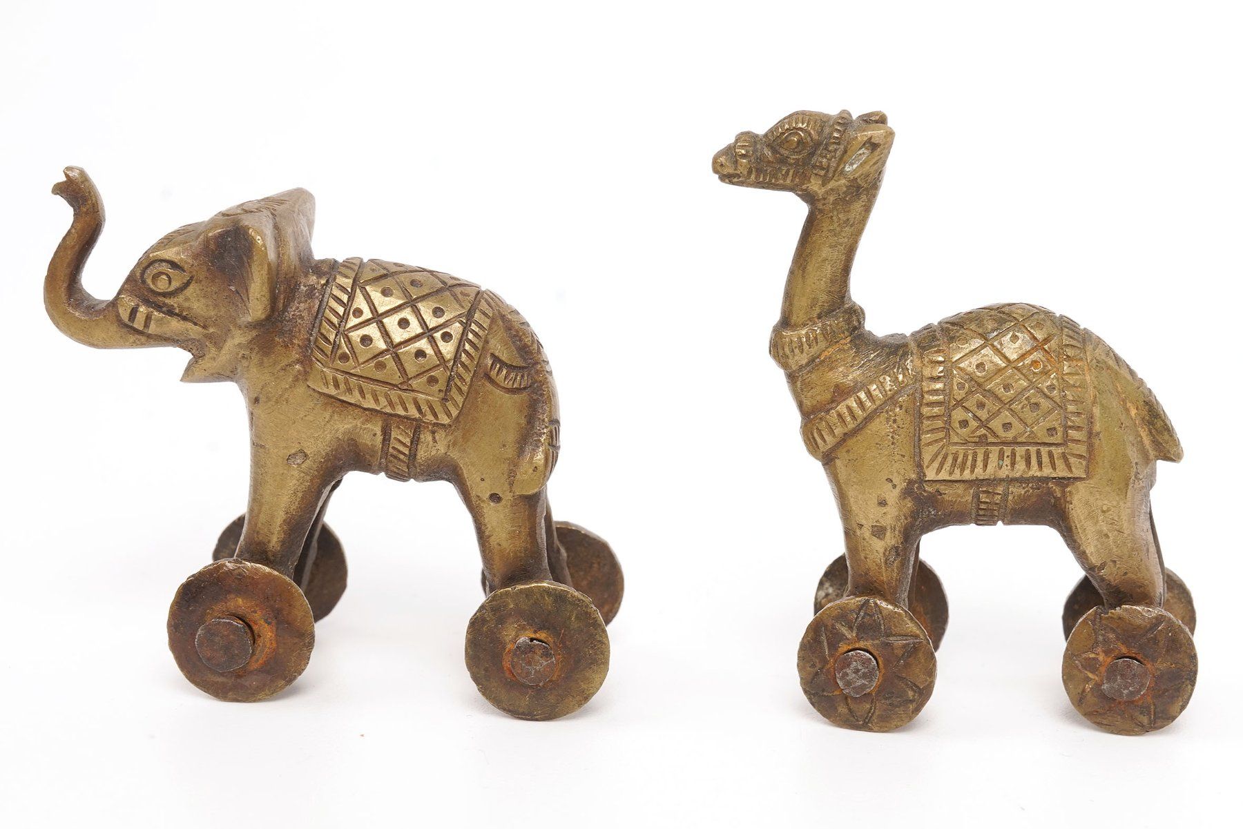 Statuette: 2 kleine Messingfiguren Elefant und Kamel – Usato da Buochs venduto da chicco64