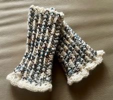 HANDGESTRICKTE PULSWÄRMER / HANDSTULPEN AUS WOLLE