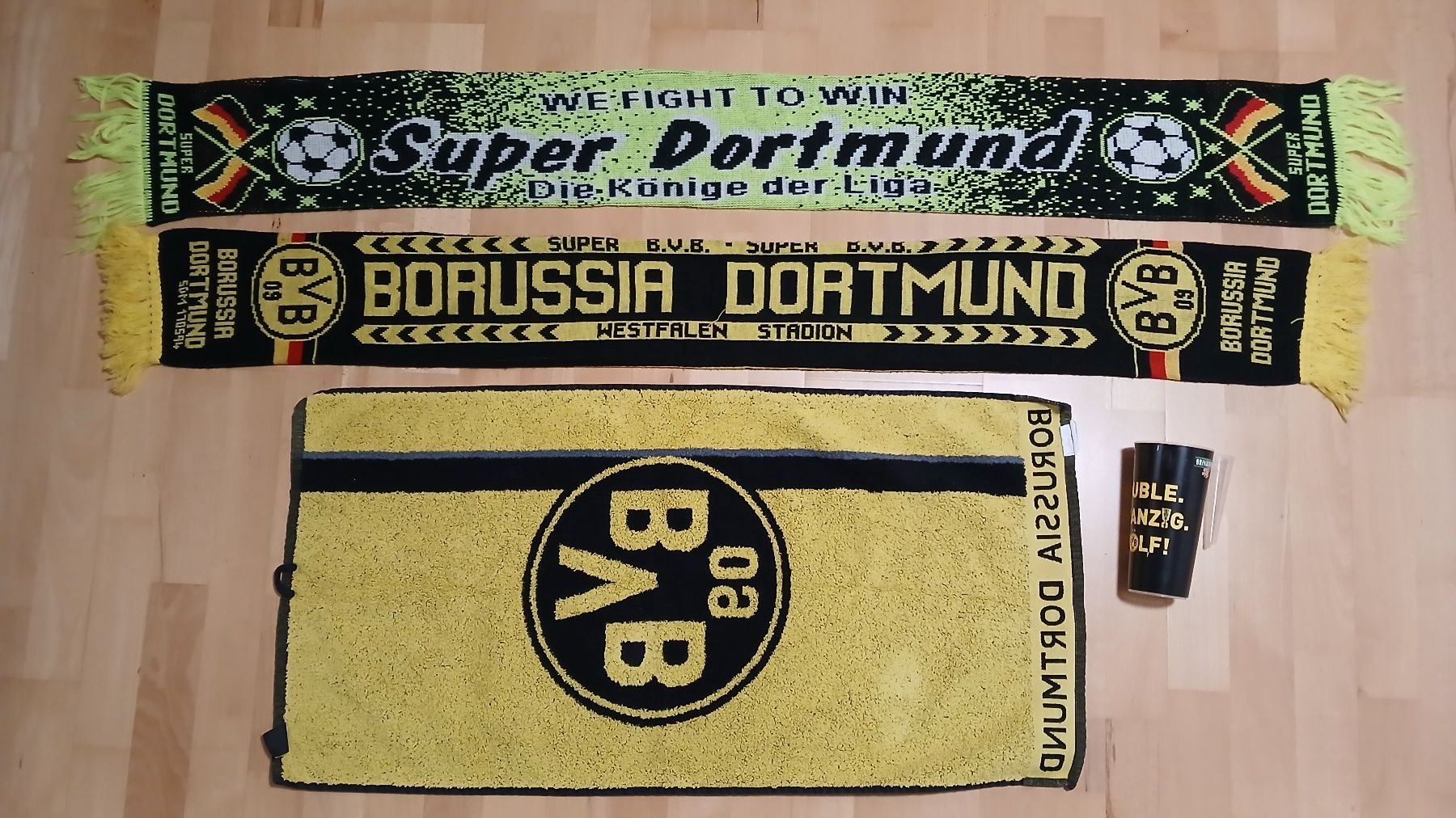 Foulard & Sciarpe: BVB Schal,Frotetuch&Becher – Usato da hinwil venduto da tho_j6kz 1
