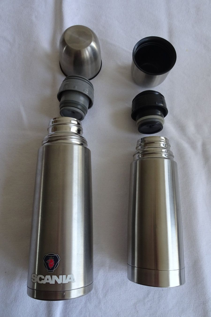 Borracce & Thermos: 2 Stück Trinkflaschen aus Metall, Isolierflaschen – Usato da Strengelbach venduto da schmetterling20