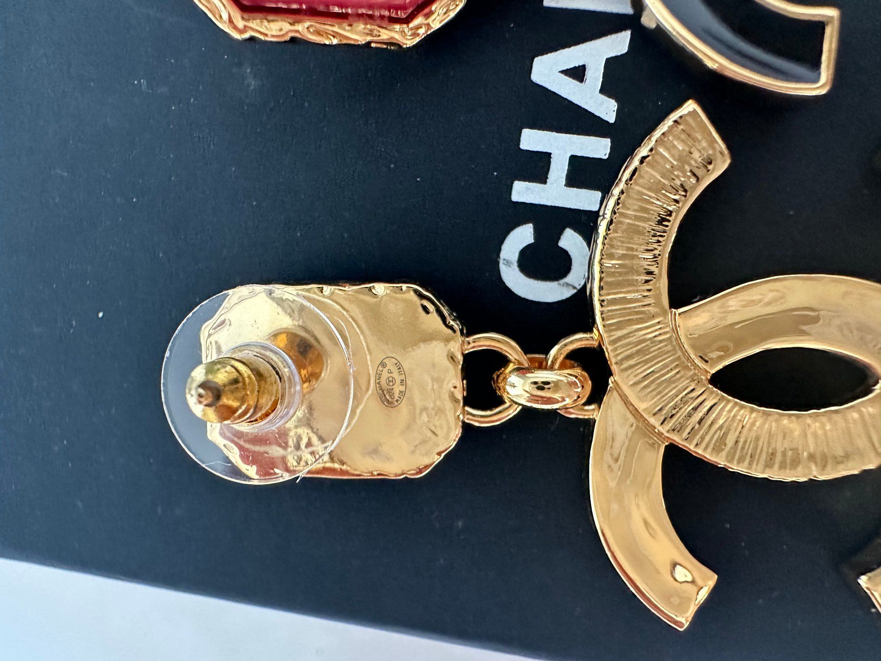 Chanel Orecchini pendenti & Orecchini a lobo: Chanel Ohrringe mit rotem Stein – Usato da Steinmaur venduto da regenbogen052 2