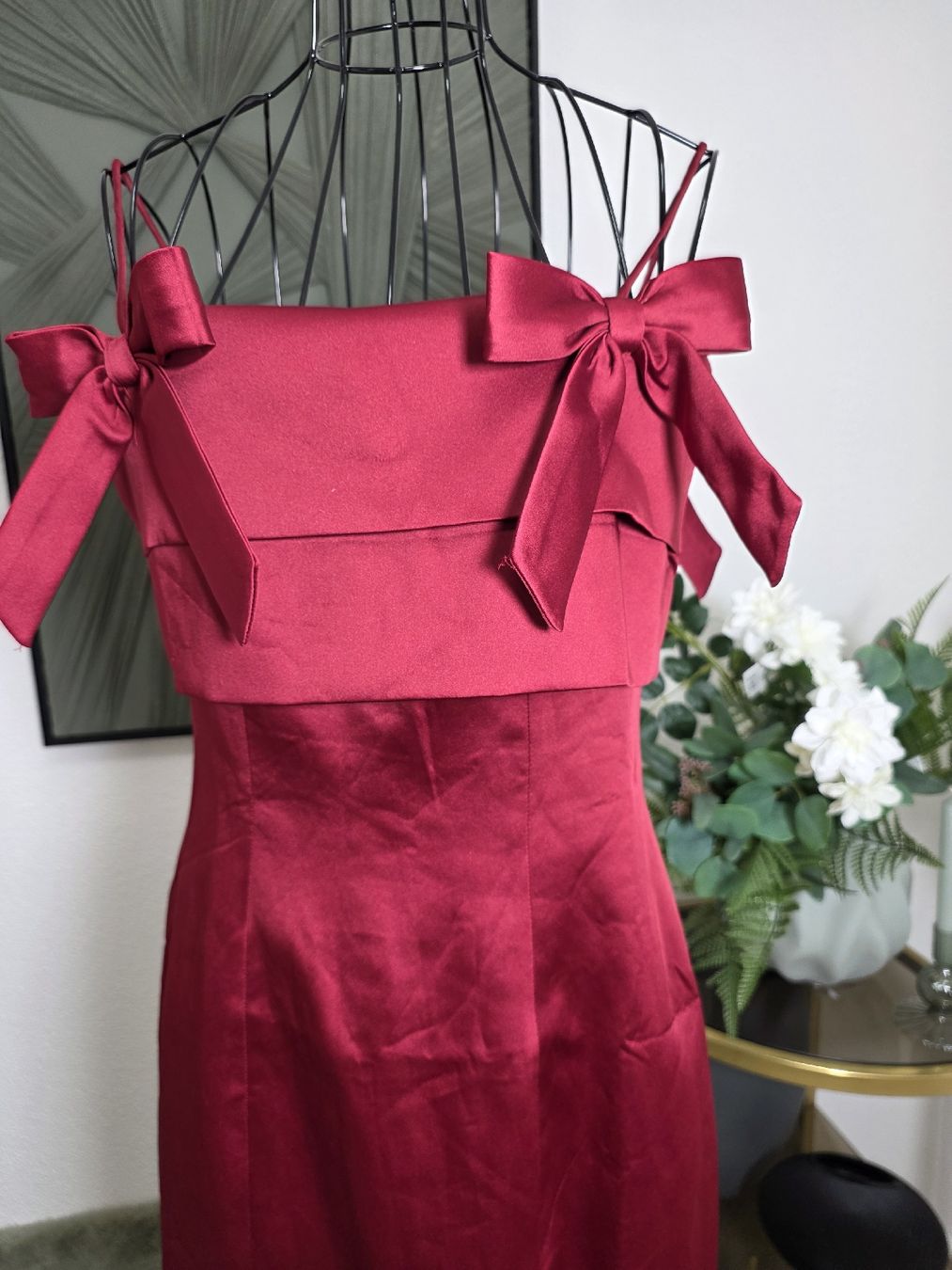Kleider: Red Satin Mini Dress with Bows Size M – Gebraucht aus Brüttisellen von par_8zbj 1