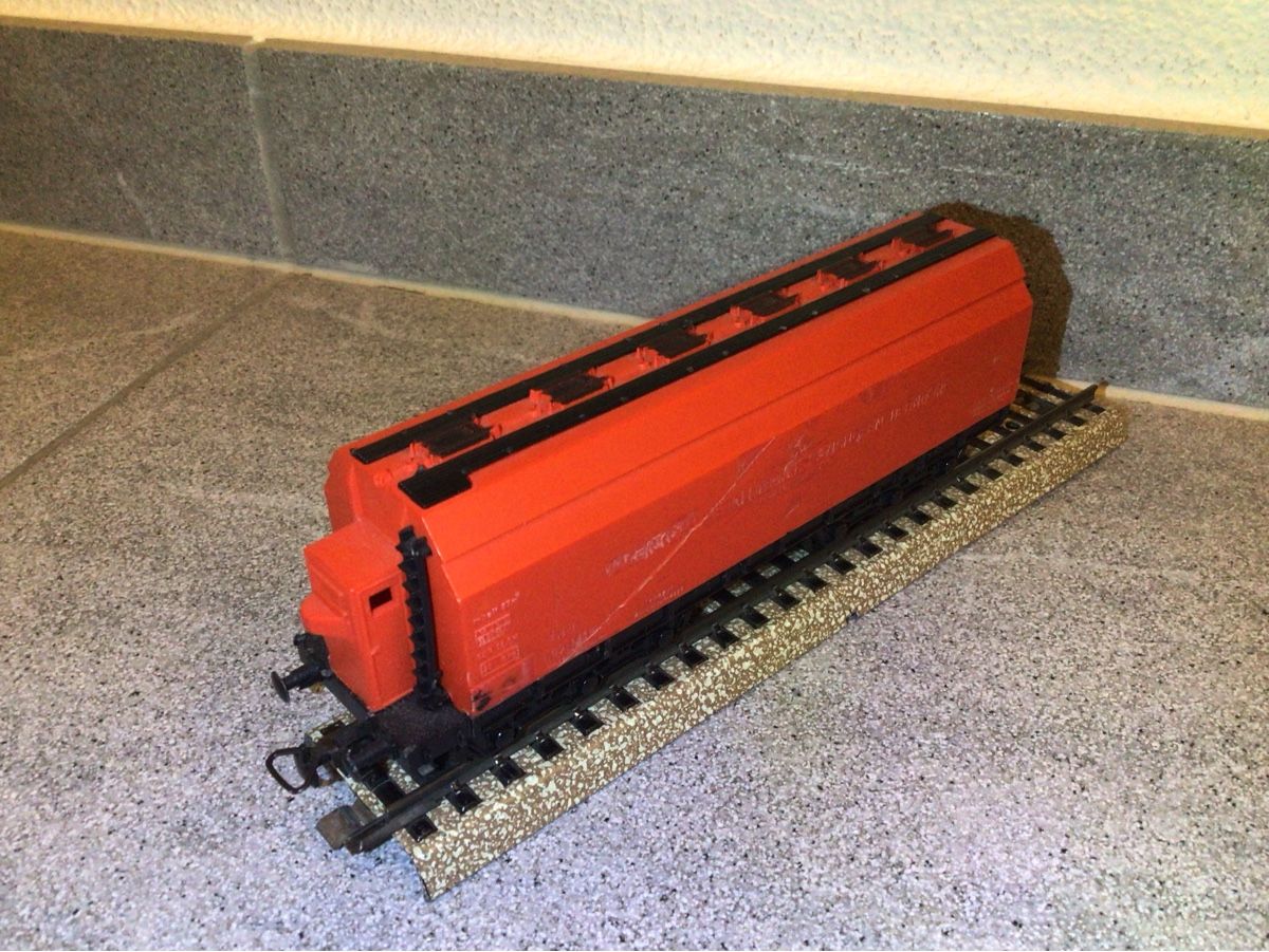 Kleinbahn Modellini di ferrovie: Roter Güterwagen von Hag, Spur H0 – Usato da Galgenen venduto da PhilM. 3