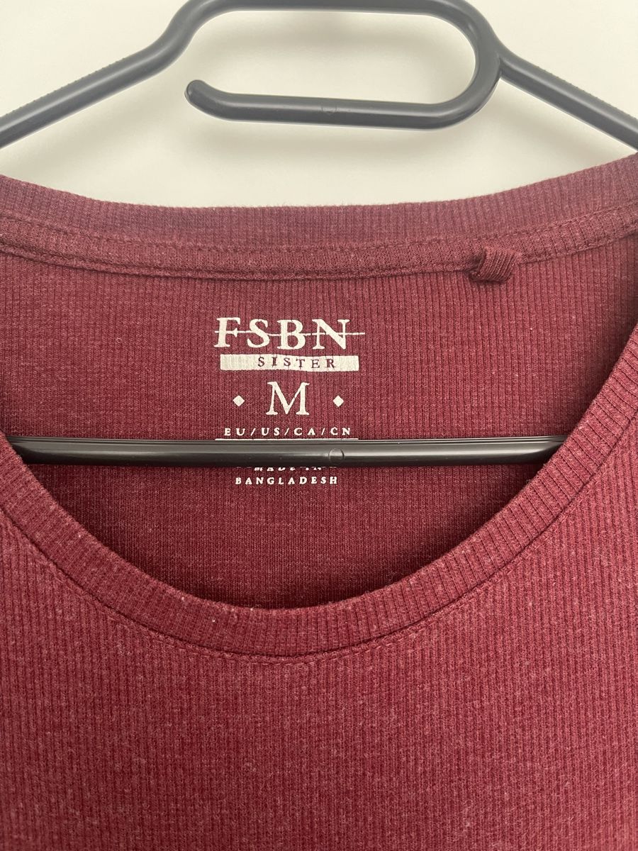 Pullover & Sweatshirts: Burgunderfarbener Pullover – Gebraucht aus Neuenegg von aba_g85b 1