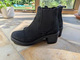 Schwarze Wildleder Chelsea Boots, Gr. 38, Musse & Cloud