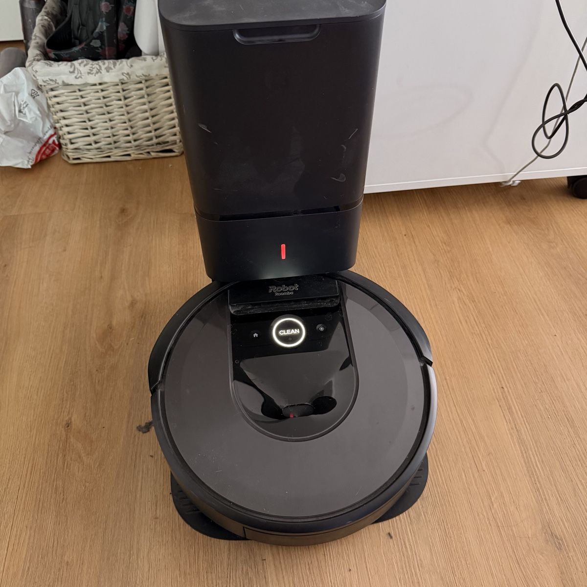 Irobot Aspirateurs & Accessoires: iRobot Roomba i7 – D'occasion à Bazenheid par joz_zgw6
