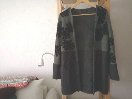 ONLY elegante lange Strickjacke Gr. S oliv mit Muster