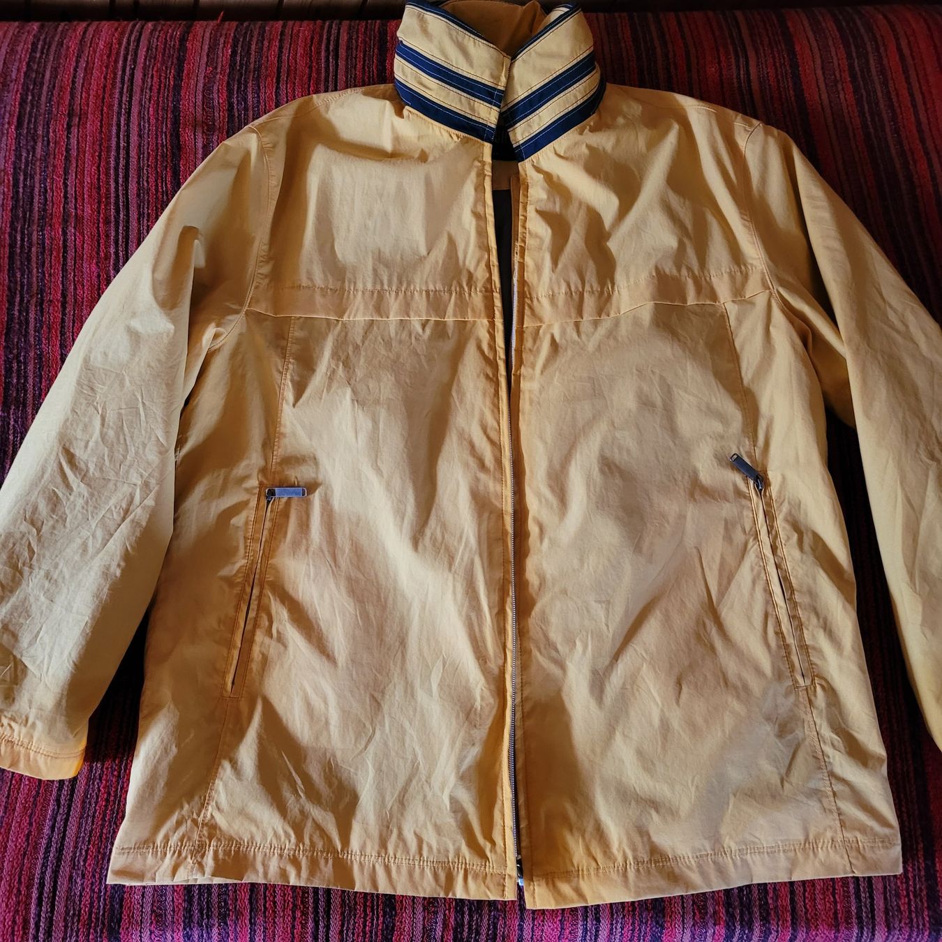 Jacken: Jacke Herren eiergelb Grösse 50, sehr leichtes Material – Gebraucht aus Hondrich von Ebro01