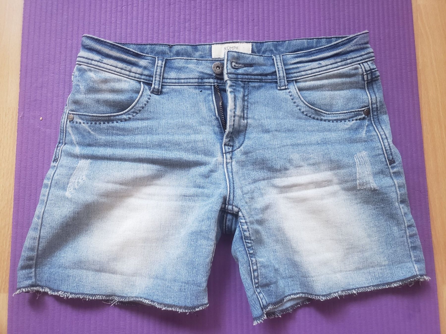 Jeans: Nümph Jeans kurz 29, Ukraine Spende – Gebraucht aus St. Gallen von makarool
