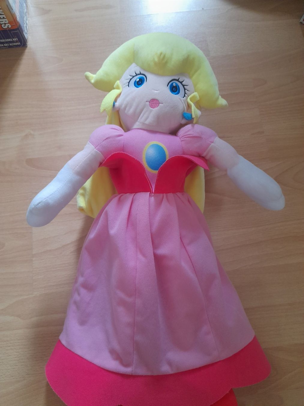 Nintendo Giocattoli: Plüschpuppe Super Mario Prinzessin Peach – Usato da Lustmühle venduto da chevi03