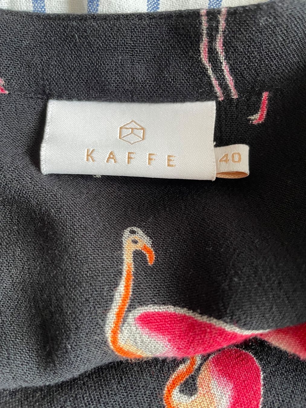 Blusen: Kaffe Bluse mit Flamingo Print Gr. 40 – Gebraucht aus Olten von hahnice99 4