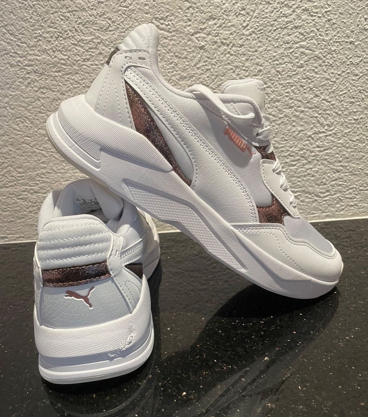 Puma Scarpe da donna: Tolle Puma Sneaker, X-Ray Speed, Grösse 40 – Nuovo (secondo la descrizione) da Niederweningen venduto da baghirac 2