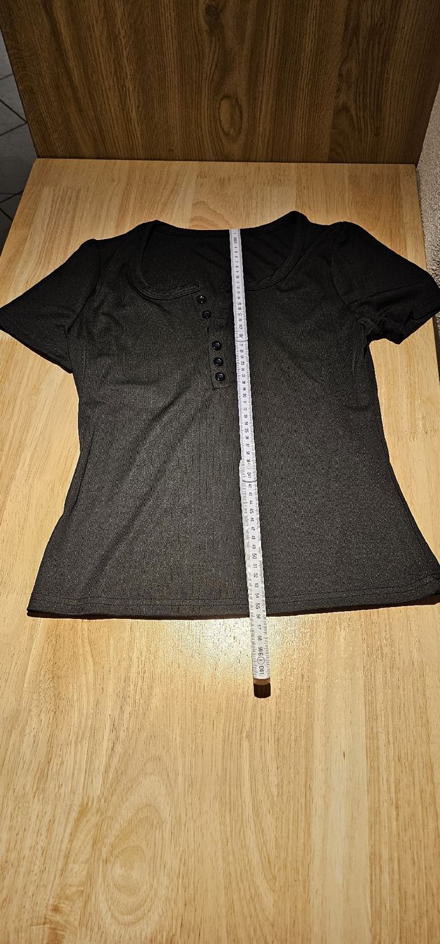 T-Shirts: Schwarzes Shirt Gr. L - Elegant und Modisch! – Gebraucht aus Azmoos von Jadejo 1
