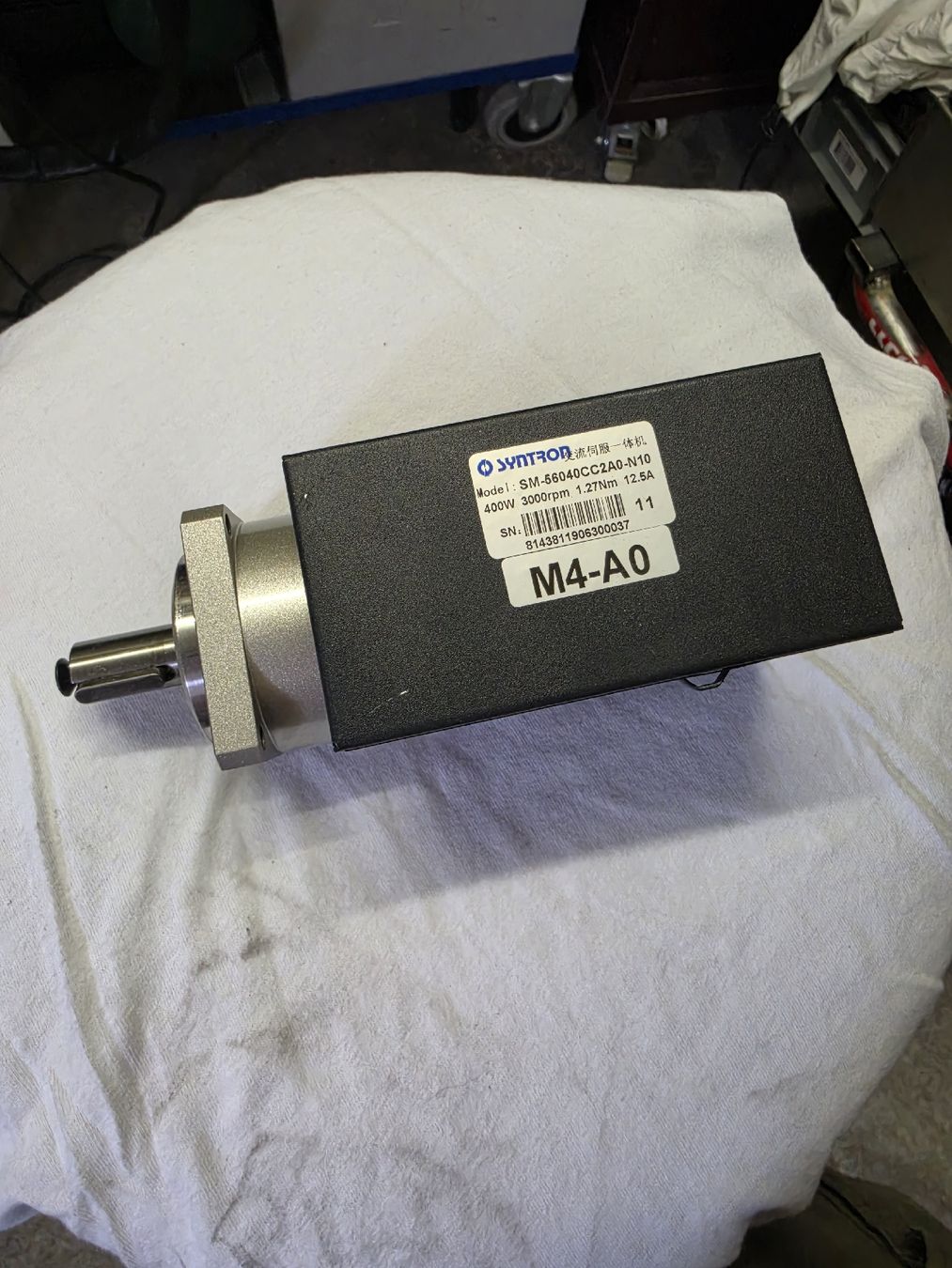 Motori: SYNTRON Servomotor 400W mit Getriebe – Usato da Nussbaumen AG venduto da Martinfal 1
