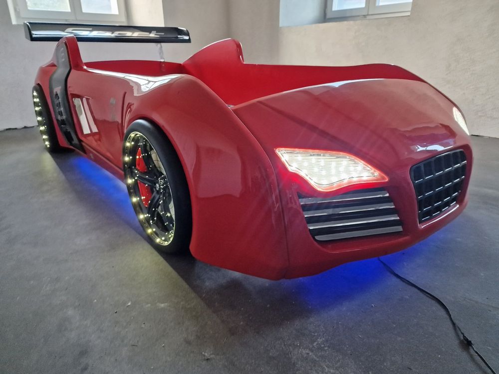 Autobett V8 SPORT rot mit Heckflügel | Kaufen auf Ricardo