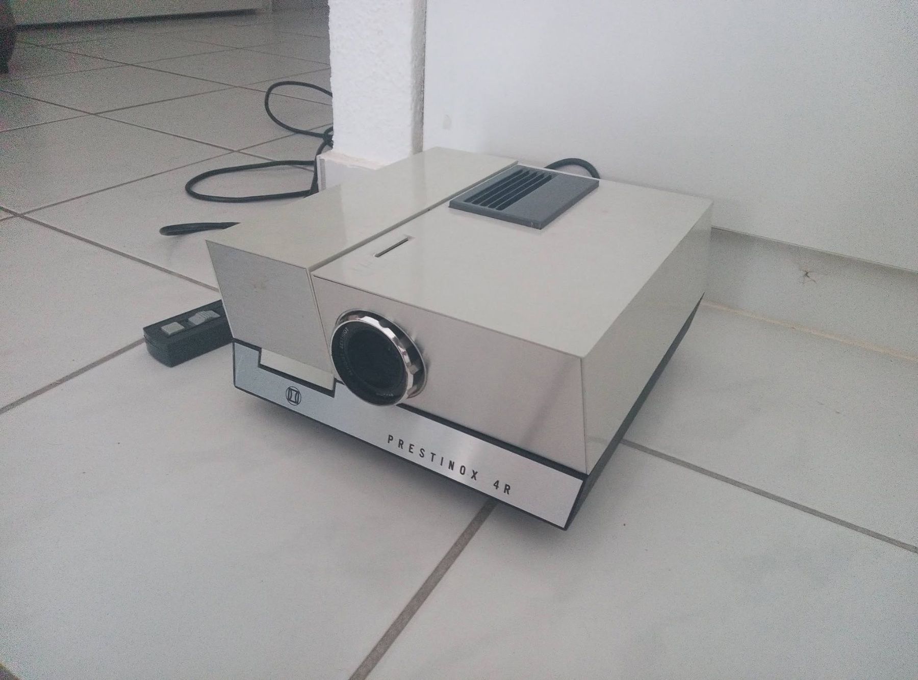 Vidéoprojecteurs: Projecteur Diapositif – D'occasion à Bienne par Daniel_Schader 2