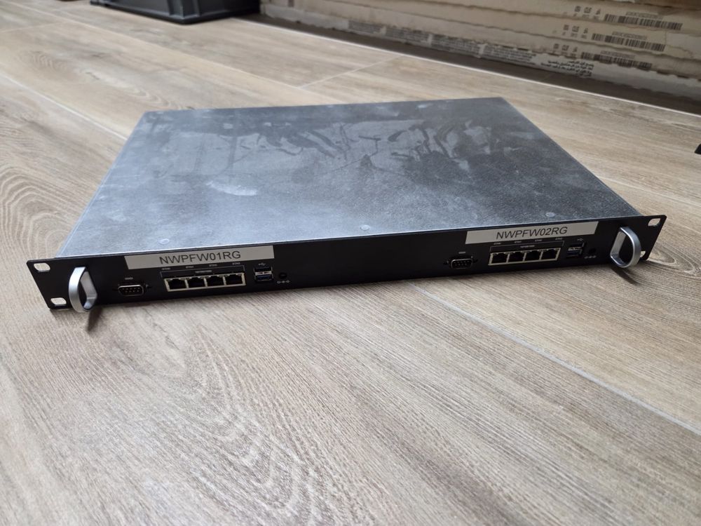 19 Zoll Rahmen mit 2x PCEngines APU4 4GB RAM 4x RJ45 (Gebraucht) in ...