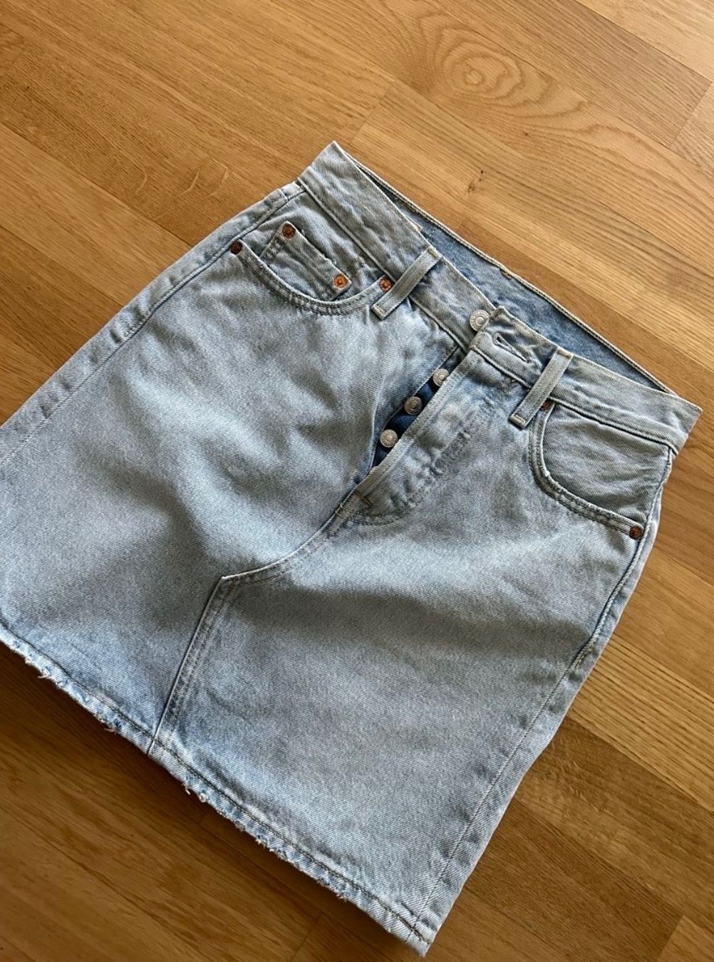 Levi's Gonne: Levi‘s Jeansrock w25 – Nuovo (secondo la descrizione) da Gondiswil venduto da shaenu