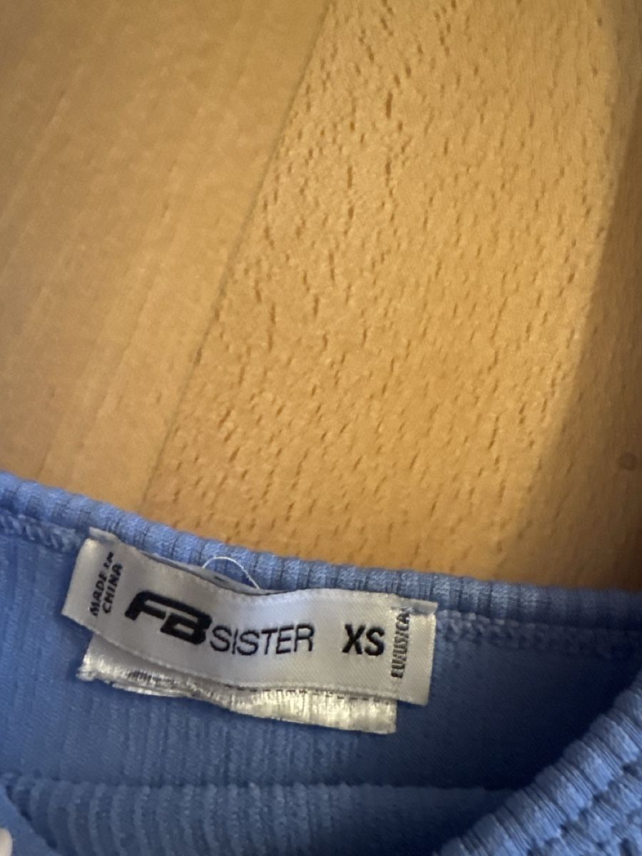 Blusen, T-Shirts & Tops: 2 Tops – Neu (gemäss Beschreibung) aus Uzwil von ale_27xy 1