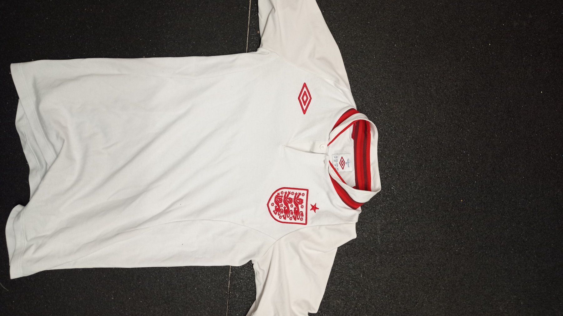 Umbro Leibchen & Hosen: England 2012 – Gebraucht aus Muhen von heb_y99h